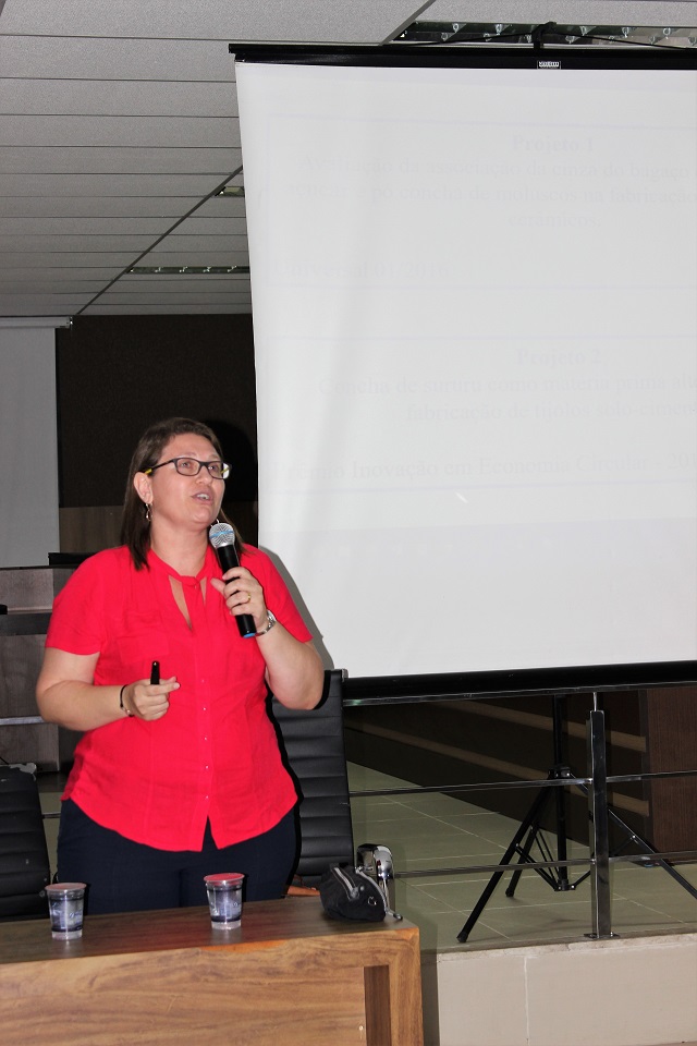 Dra. Jana&iacute;na Junkes