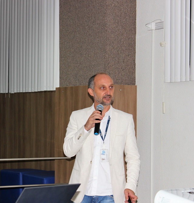 Dr. Cl&aacute;udio Dariva